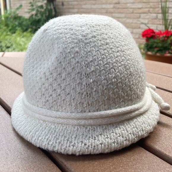 Vintage 60s Cream Knit Cloche Hat Made in USA - Picture 3 of 6